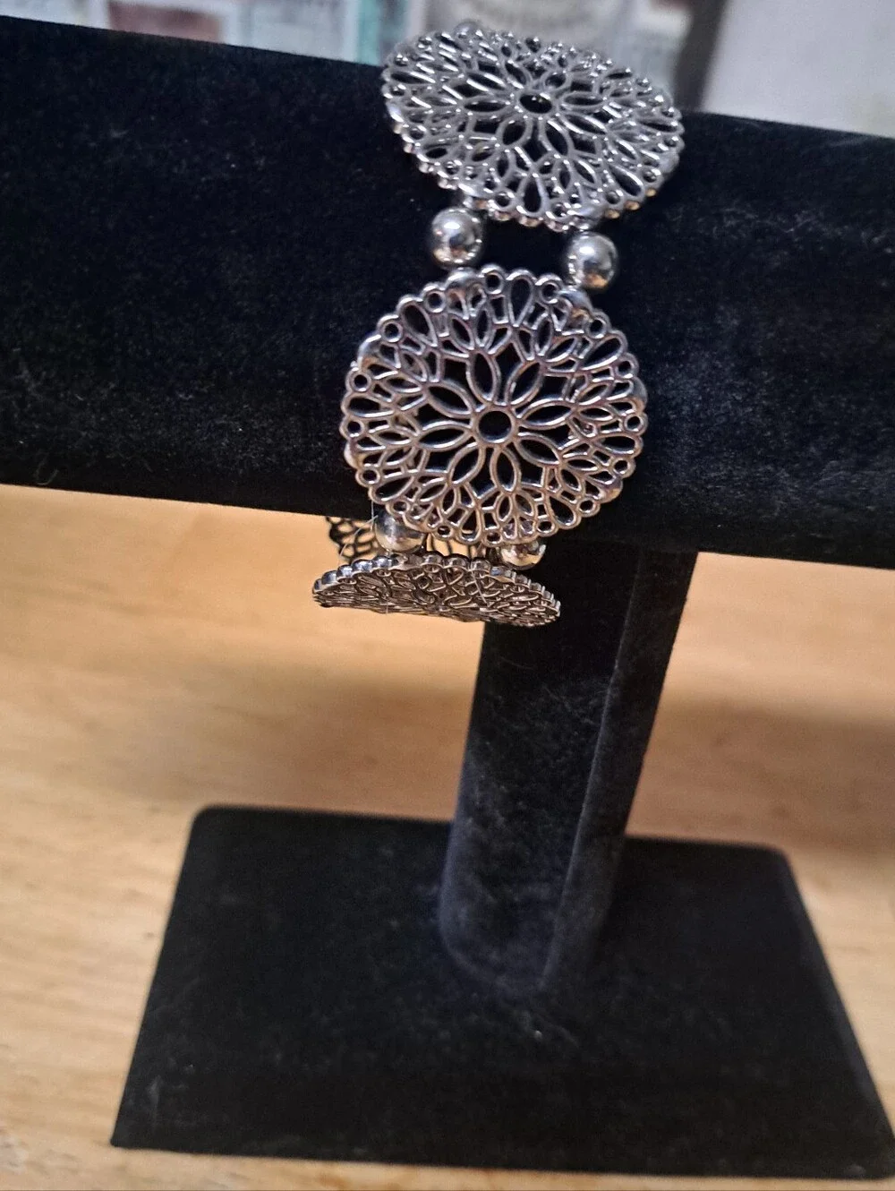 Source Unknown Silver Filigree Medallion Stretch Bracelet